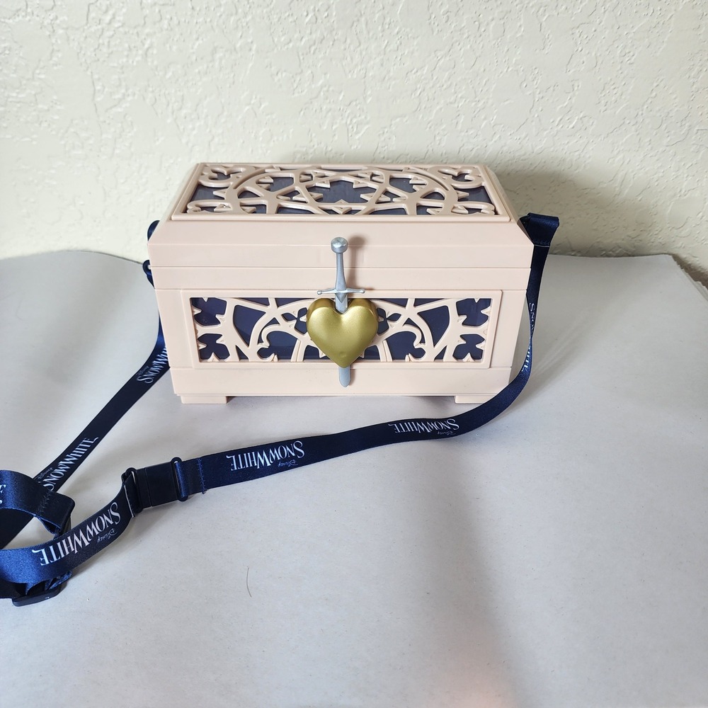 Disney Snow White Evil Queen Heart Box Popcorn Bucket Crossbody Bag Golden Link